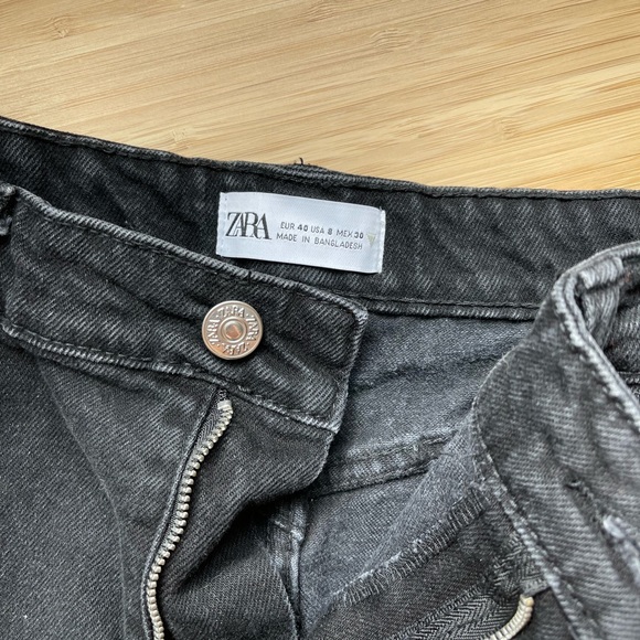 Zara Cutoff Shorts, size 8 - Picture 3 of 6